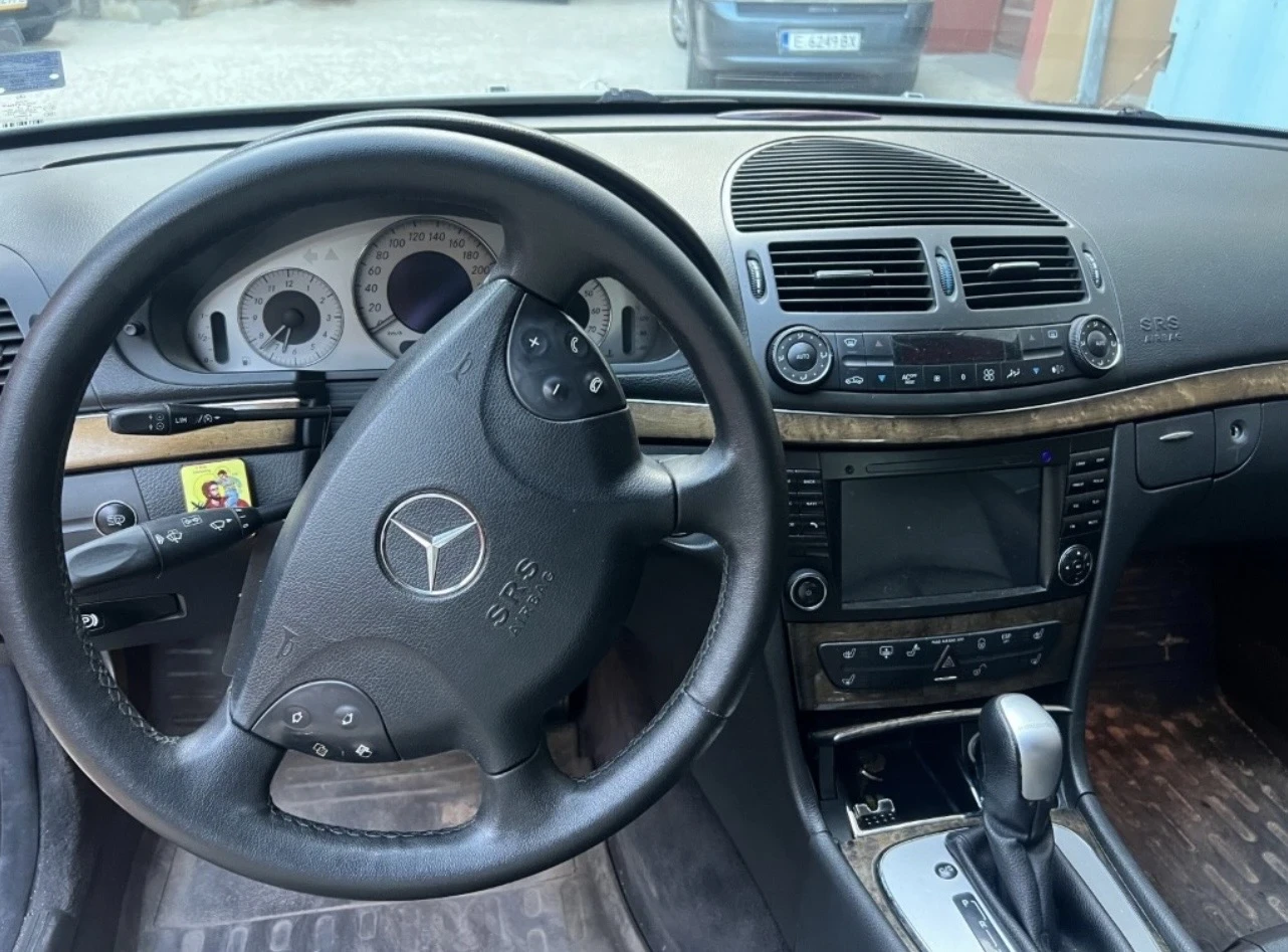 Mercedes-Benz E 320, снимка 6 - Автомобили и джипове - 54290367