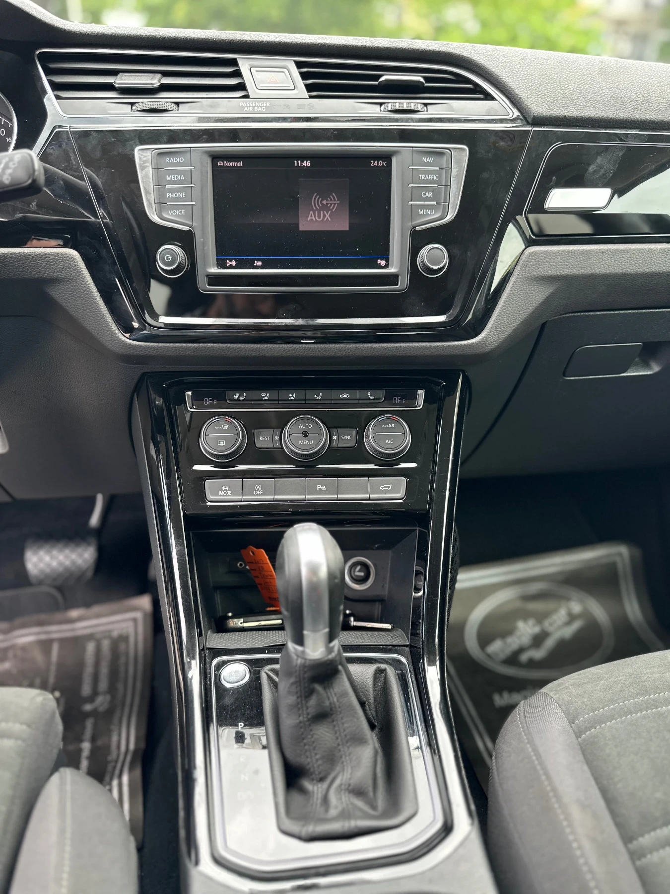 VW Touran, снимка 10 - Автомобили и джипове - 54739789