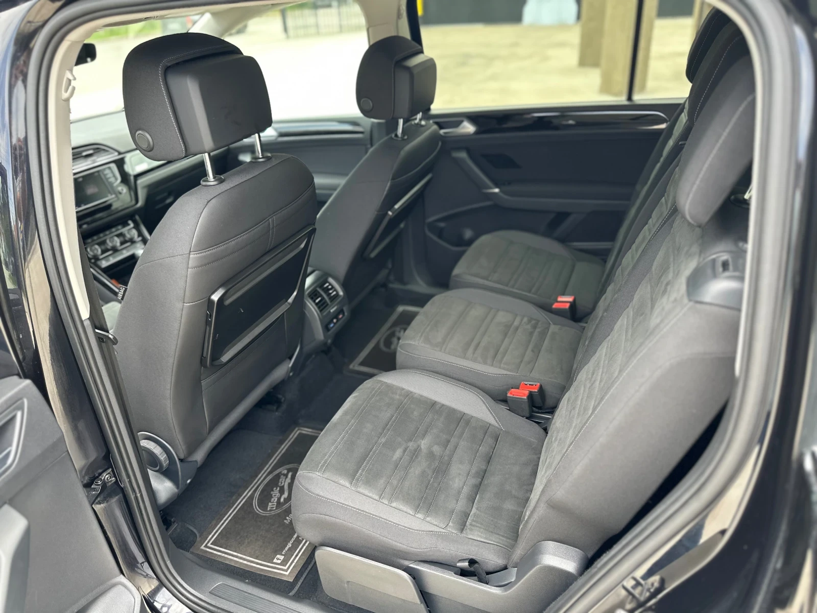 VW Touran, снимка 8 - Автомобили и джипове - 54739789