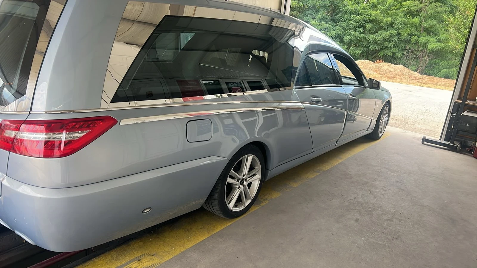 Mercedes-Benz E 220 Катафалка SLS, снимка 6 - Автомобили и джипове - 55052199