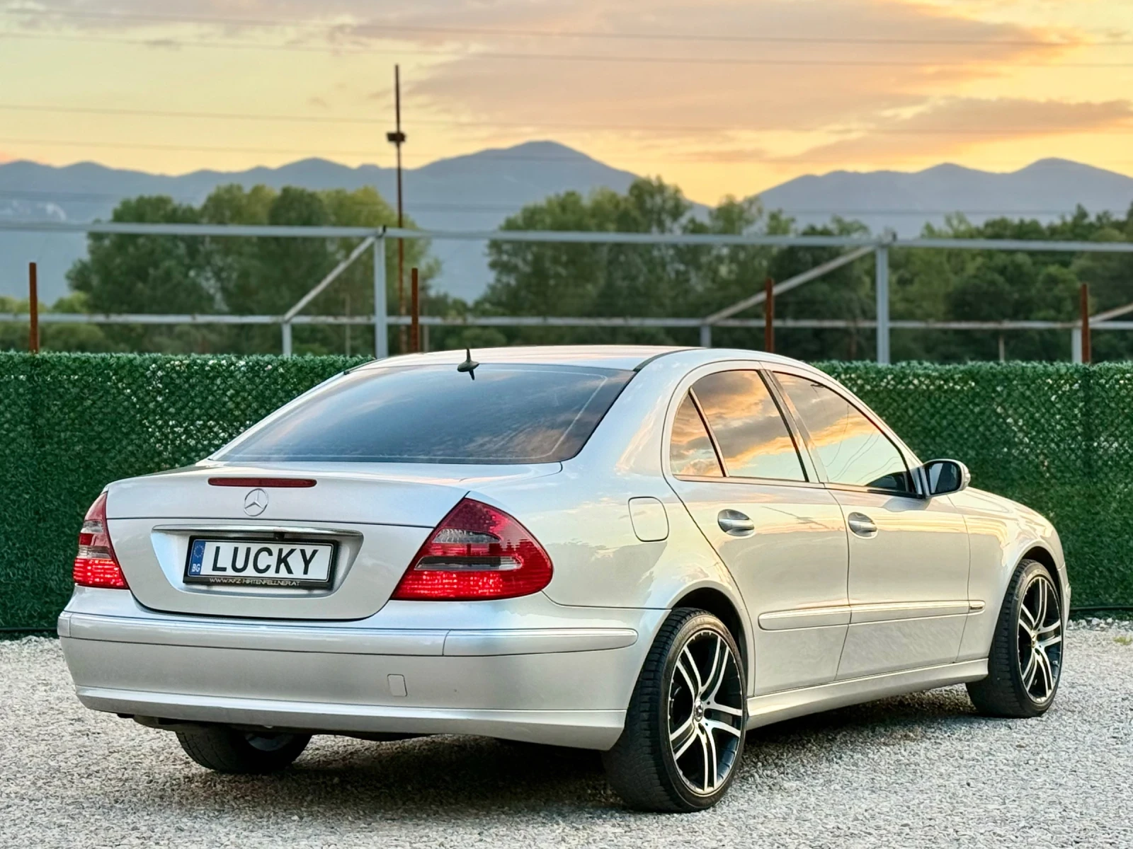 Mercedes-Benz E 220 CDi //AVANTGARDE/CAMERA/NAVI, снимка 7 - Автомобили и джипове - 55192141