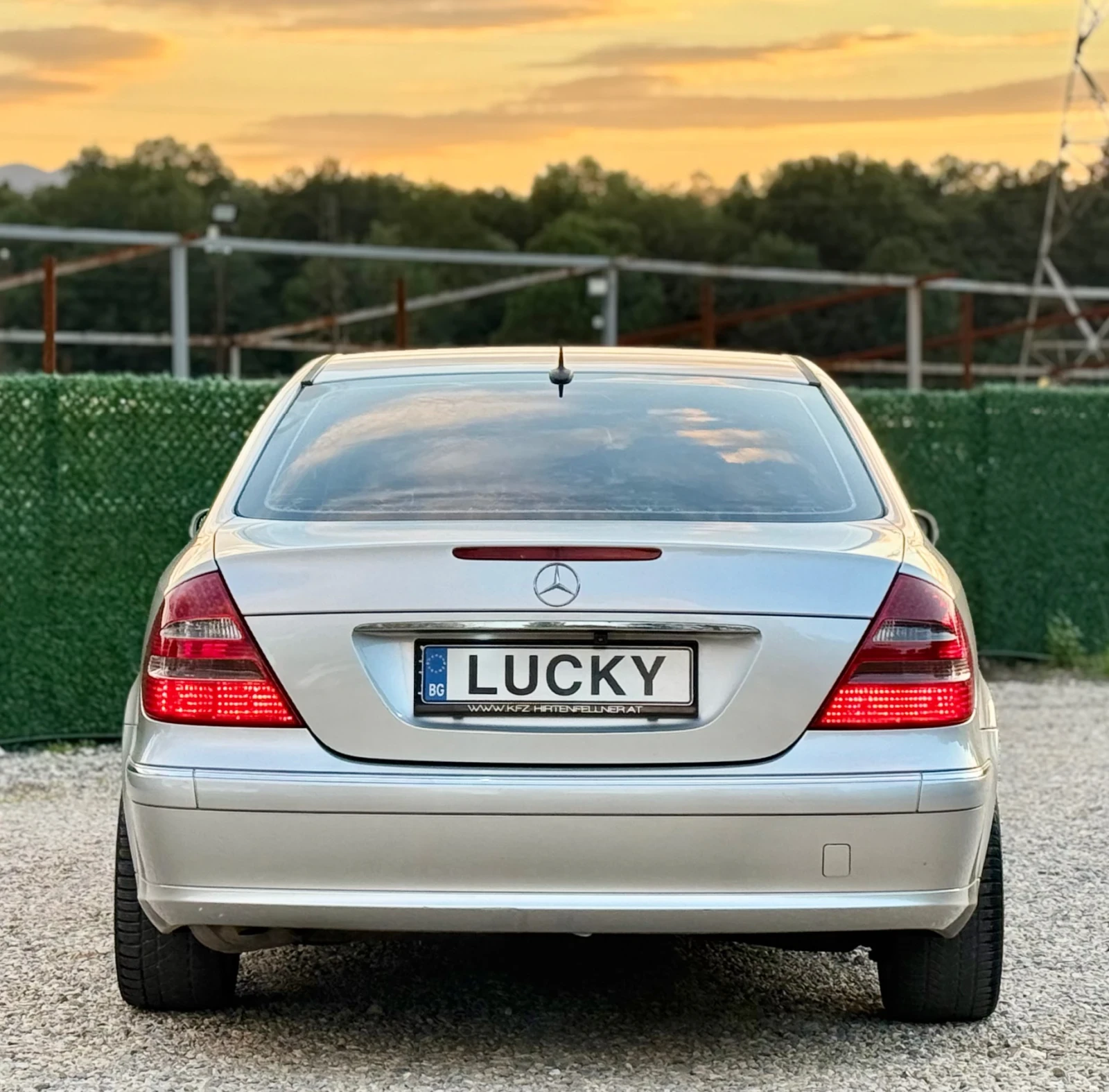 Mercedes-Benz E 220 CDi //AVANTGARDE/CAMERA/NAVI, снимка 6 - Автомобили и джипове - 55192141