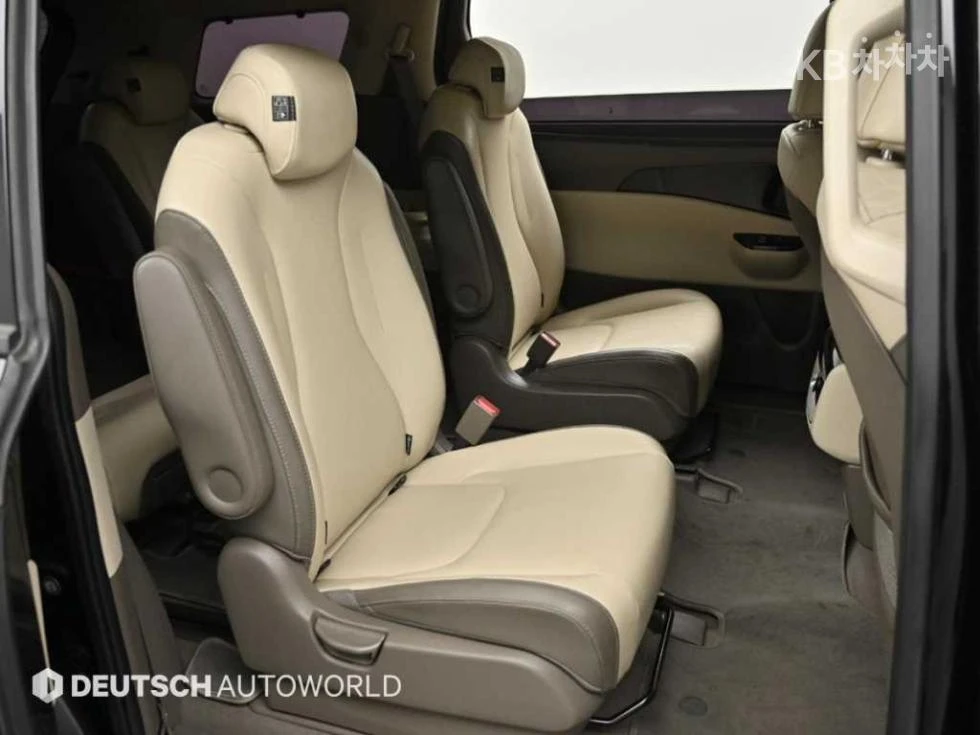 Kia Carnival, снимка 12 - Автомобили и джипове - 55198826