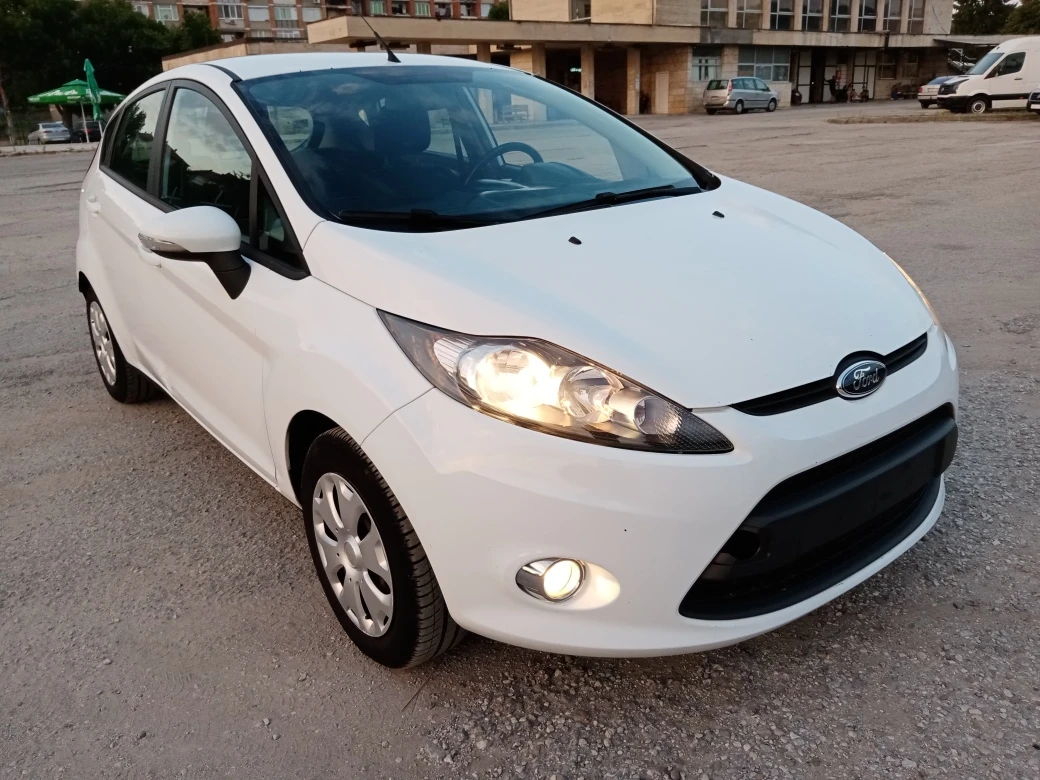 Ford Fiesta 1.6 TDCi Titanium Euro 5B Лизинг, снимка 2 - Автомобили и джипове - 55642413