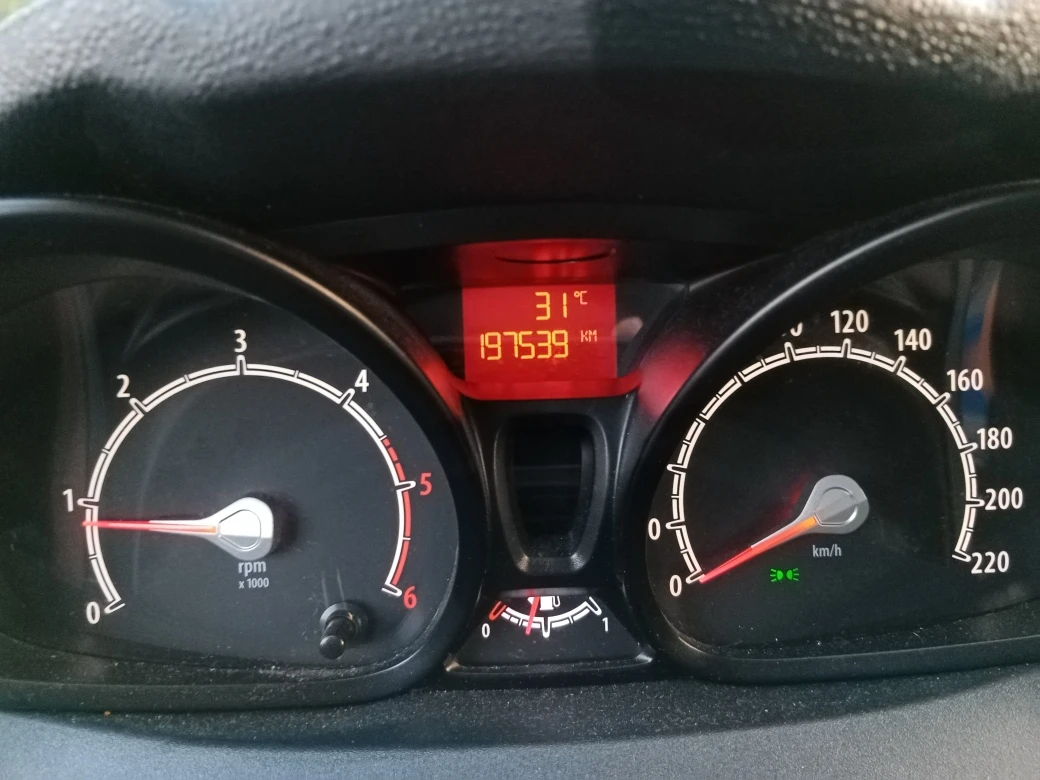Ford Fiesta 1.6 TDCi Titanium Euro 5B Лизинг, снимка 14 - Автомобили и джипове - 55642413