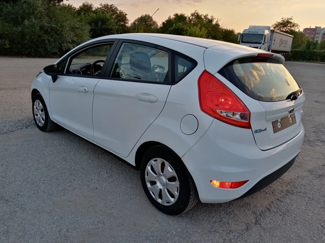 Ford Fiesta 1.6 TDCi Titanium Euro 5B Лизинг, снимка 4 - Автомобили и джипове - 55642413