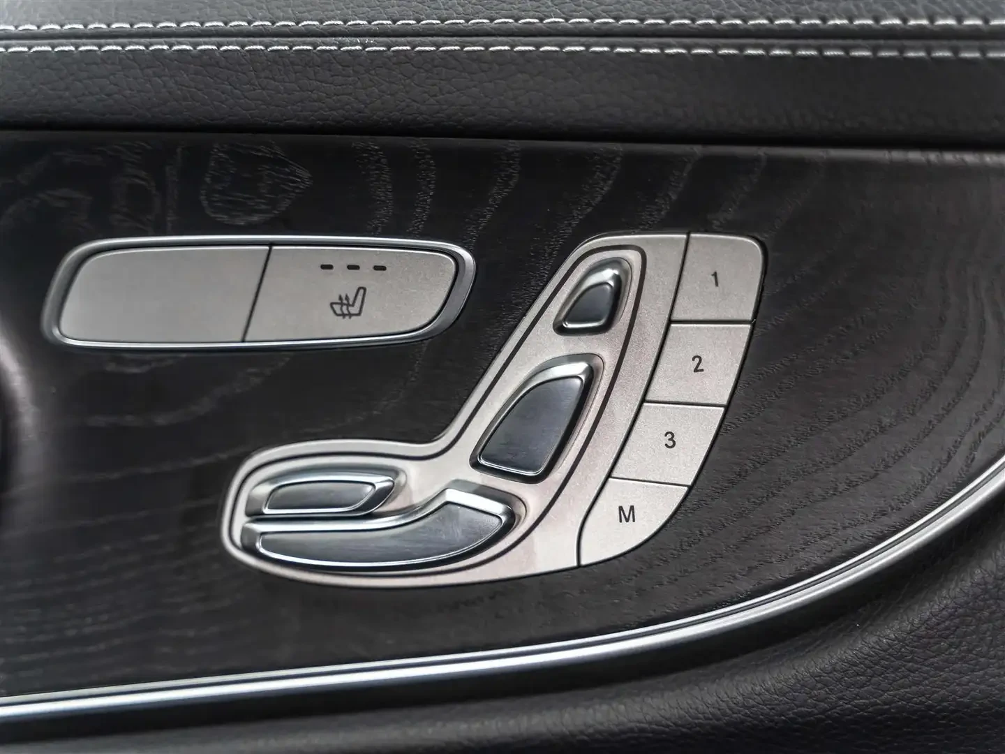 Mercedes-Benz E 400  AMG Pkg Heads-Up Display Burmester Premium S, снимка 16 - Автомобили и джипове - 55804406