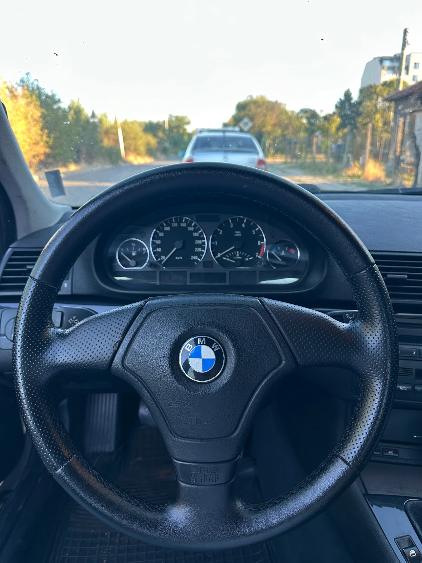 BMW 320 320i, снимка 10 - Автомобили и джипове - 56051853
