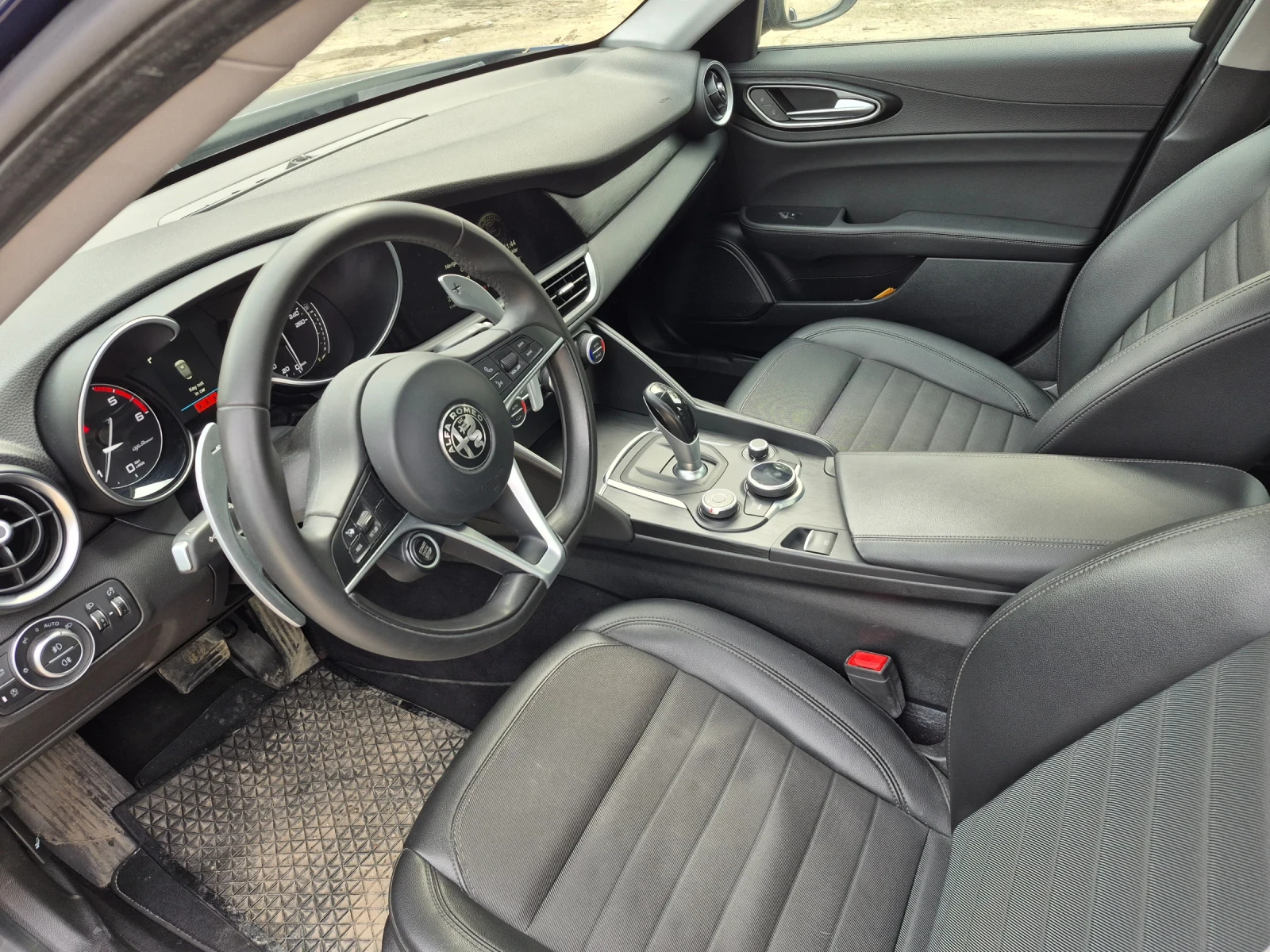 Alfa Romeo Giulia 2.2 180, снимка 7 - Автомобили и джипове - 56151470