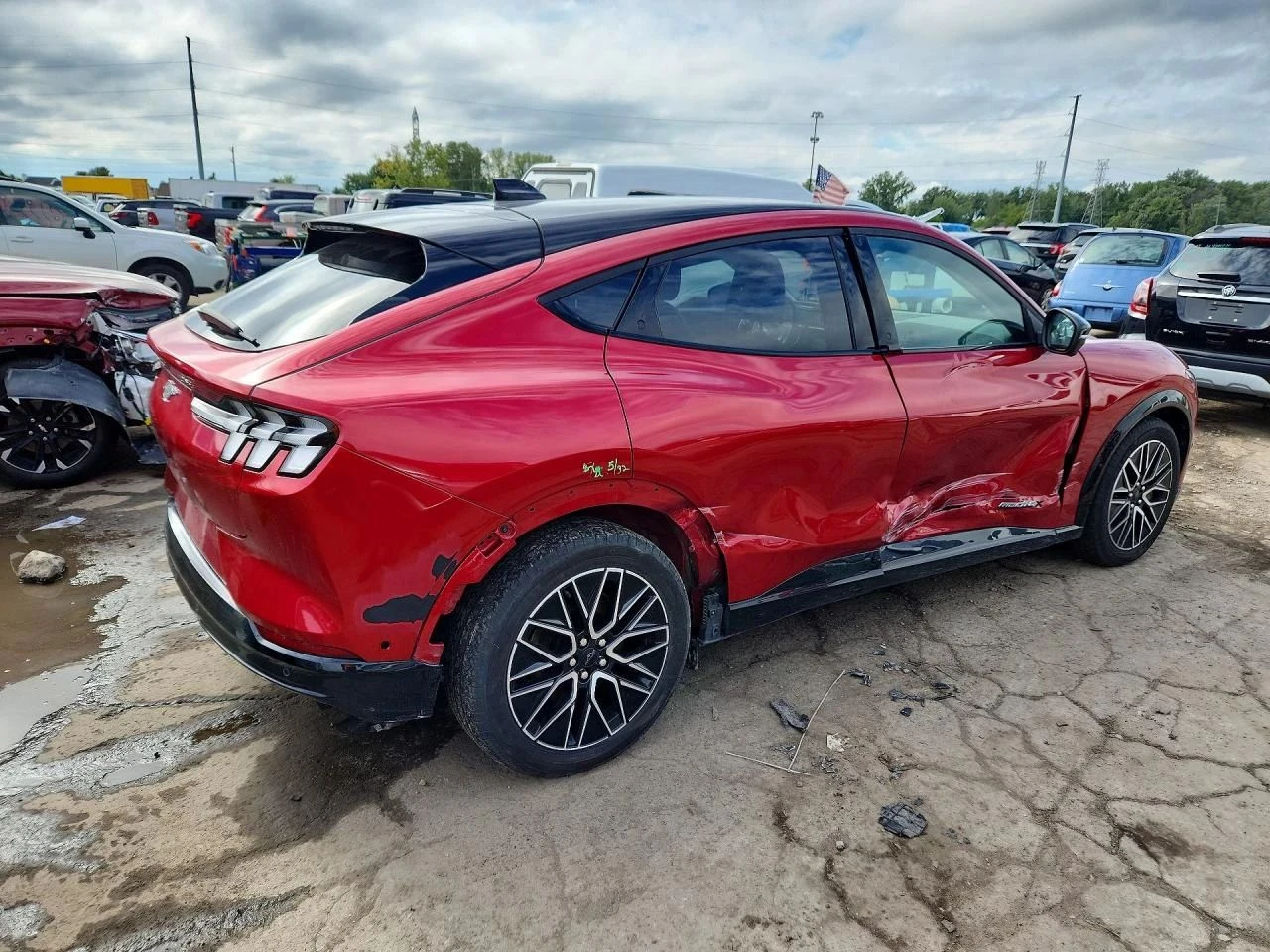 Ford Mustang Mach-E, снимка 4 - Автомобили и джипове - 56711830