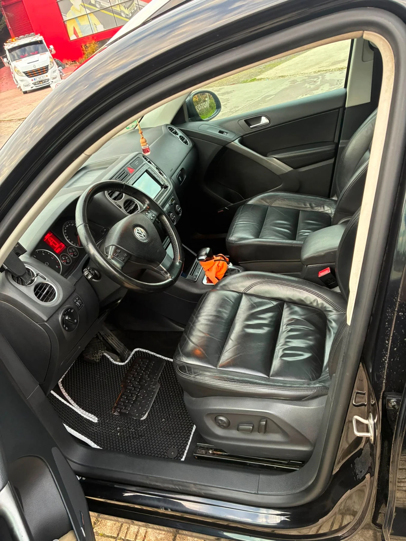 VW Tiguan, снимка 2 - Автомобили и джипове - 55253484