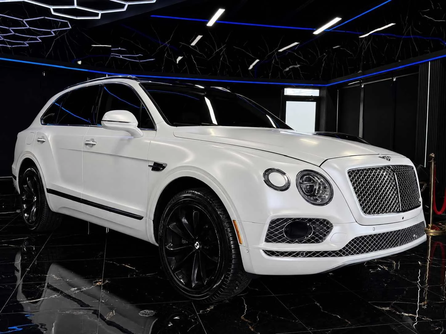 Bentley Bentayga * W12 * CARFAX * ОПЦИЯ ЗА ФИНАНСИРАНЕ, снимка 2 - Автомобили и джипове - 55878508