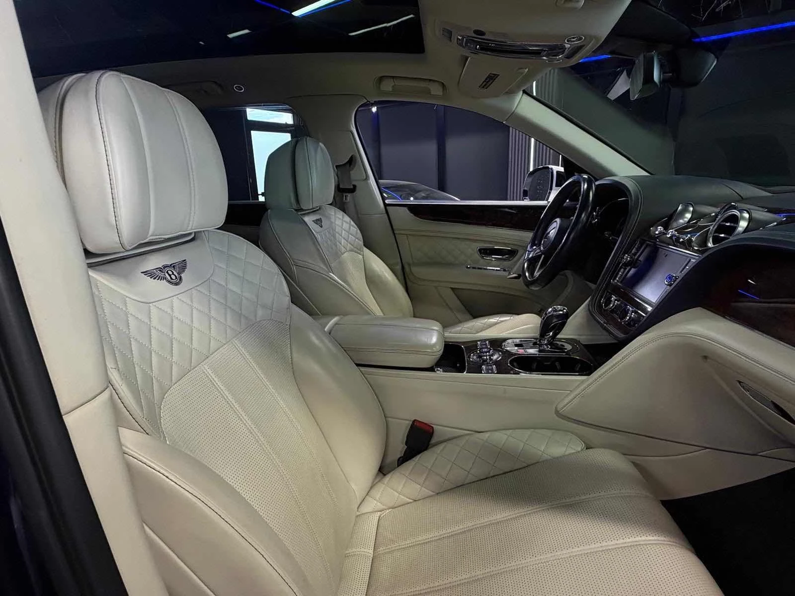 Bentley Bentayga * W12 * CARFAX * ОПЦИЯ ЗА ФИНАНСИРАНЕ, снимка 11 - Автомобили и джипове - 55878508