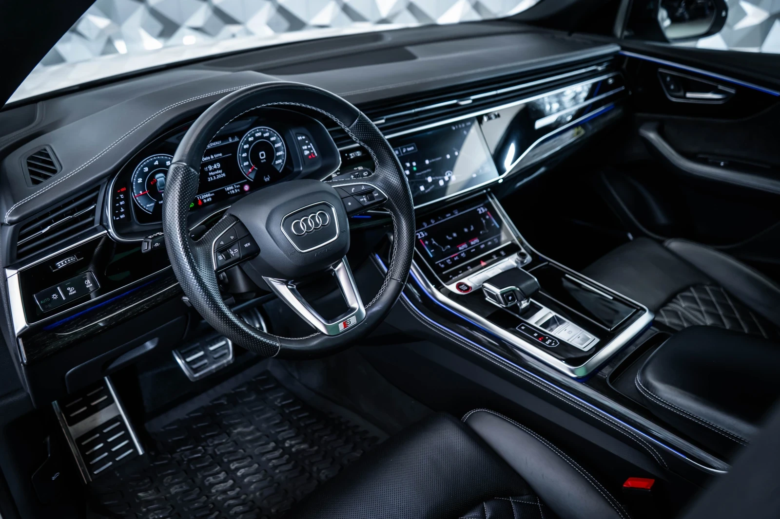 Audi Q8 4.0 TFSI* Pano* SoftClose* B&O* Full* ЛИЗИНГ, снимка 9 - Автомобили и джипове - 56022228