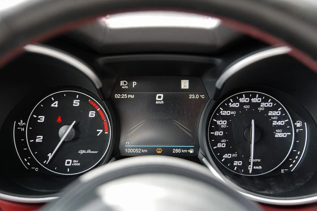 Alfa Romeo Stelvio Ti Sport AWD| Blind Spot| Подгрев + Волан, снимка 13 - Автомобили и джипове - 56117462