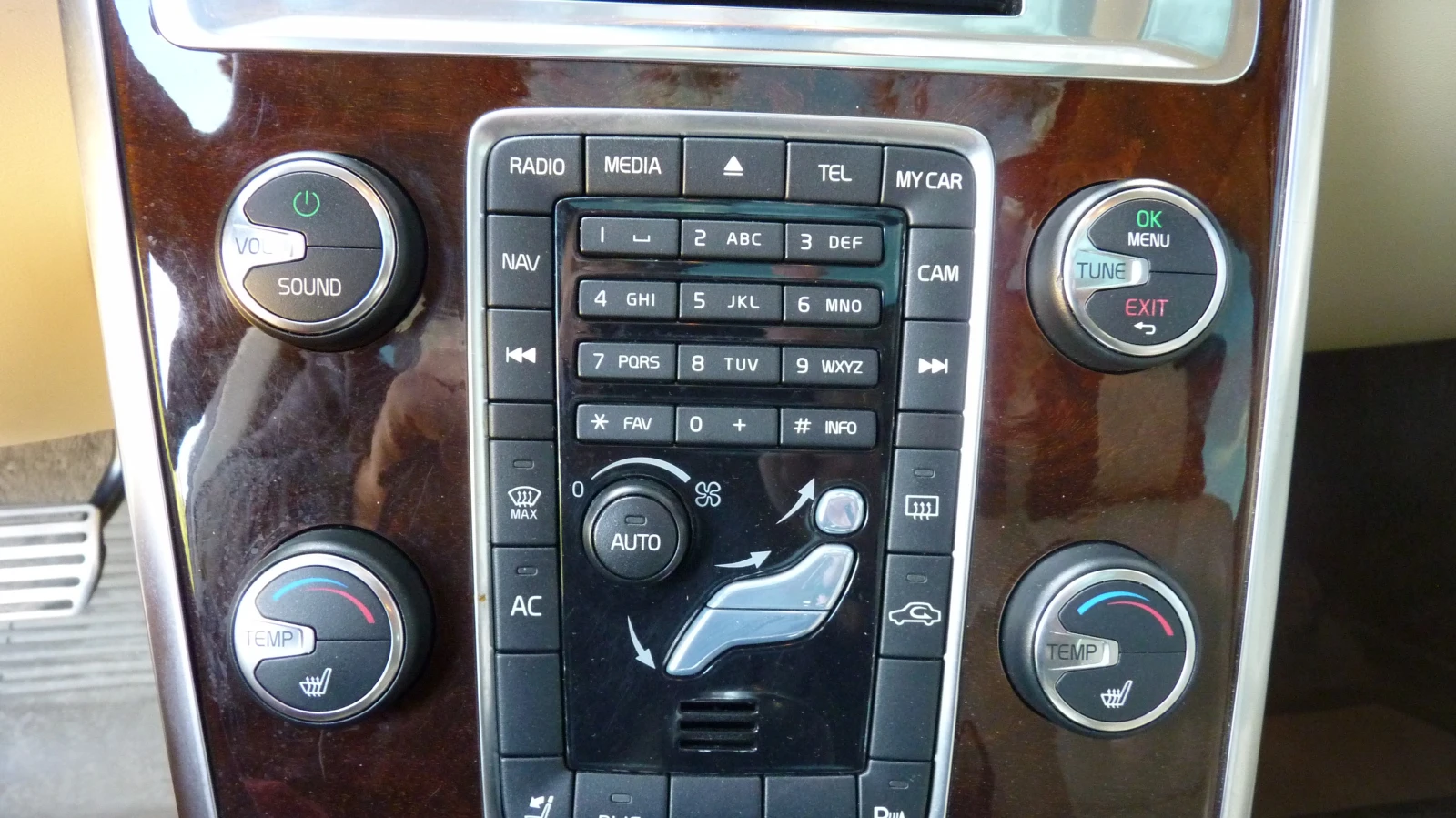 Volvo XC60 Т6 AWD, снимка 13 - Автомобили и джипове - 56124301