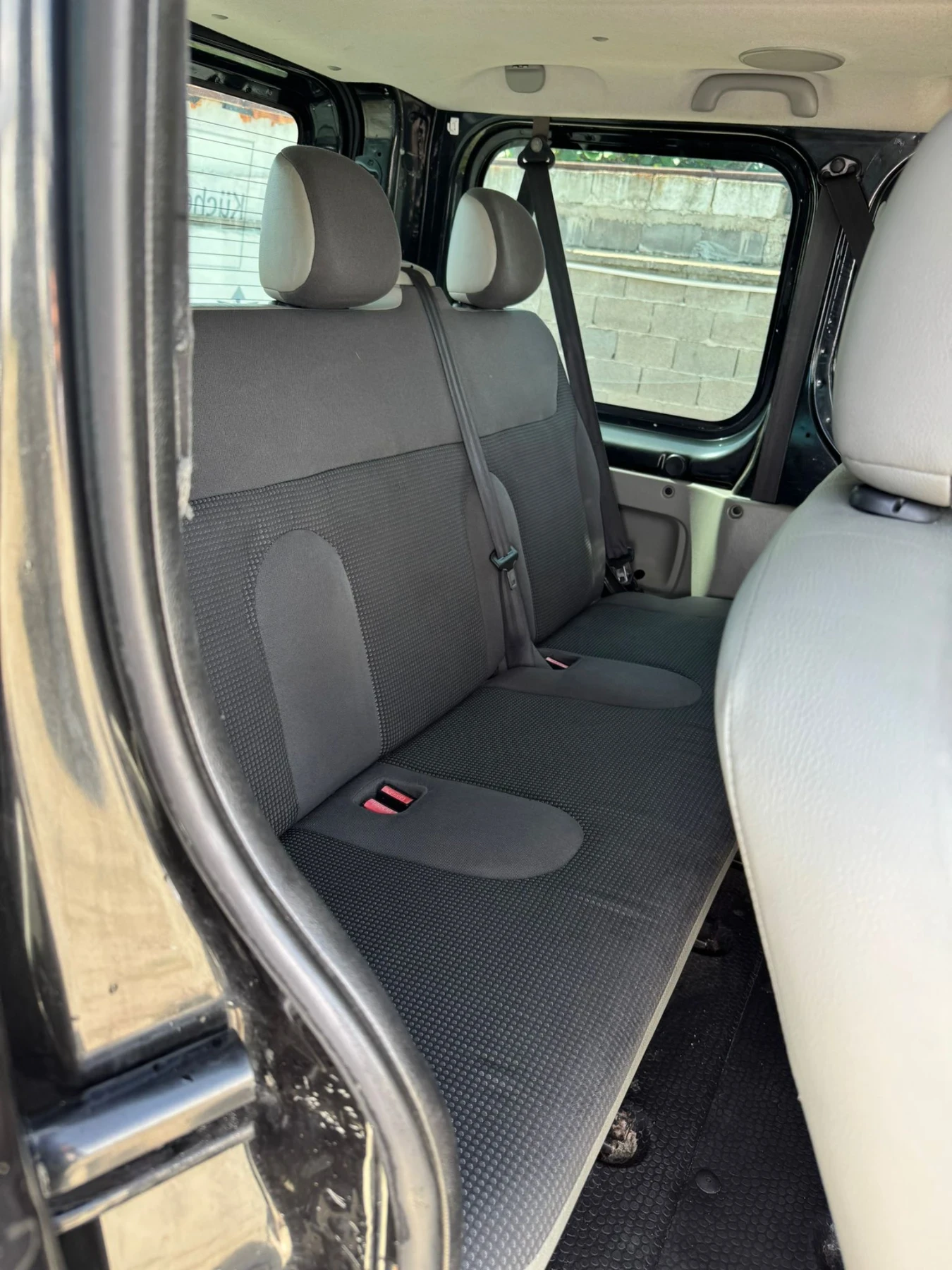 Opel Vivaro 2.0TDCI климатик 8+ 1, снимка 10 - Бусове и автобуси - 54838778