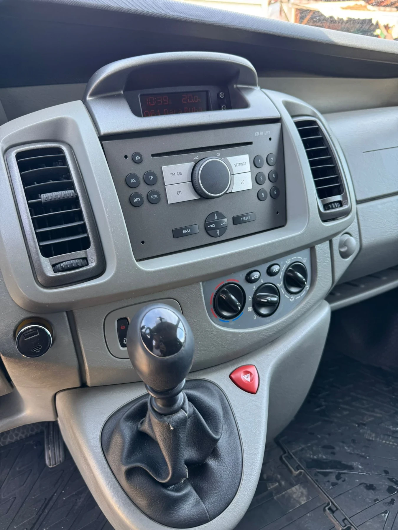 Opel Vivaro 2.0TDCI климатик 8+ 1, снимка 7 - Бусове и автобуси - 54838778