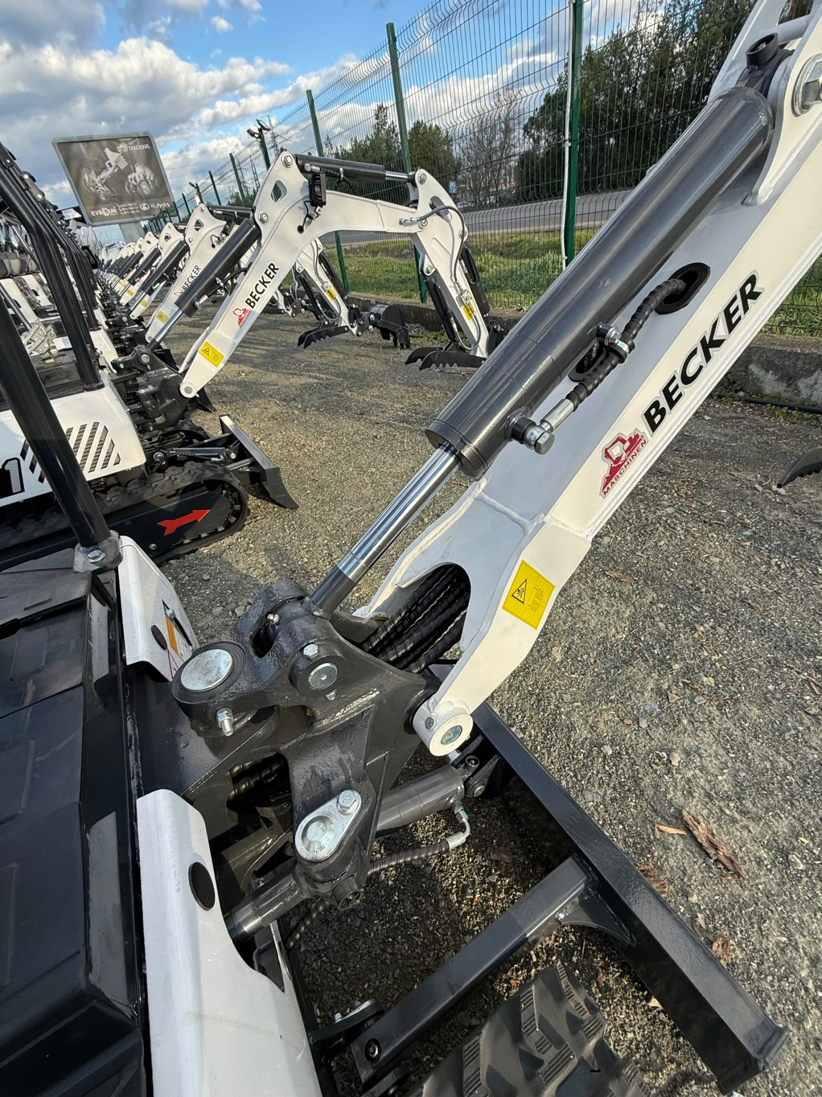 Багер Becker  B11 B-11, снимка 14 - Индустриална техника - 49279942