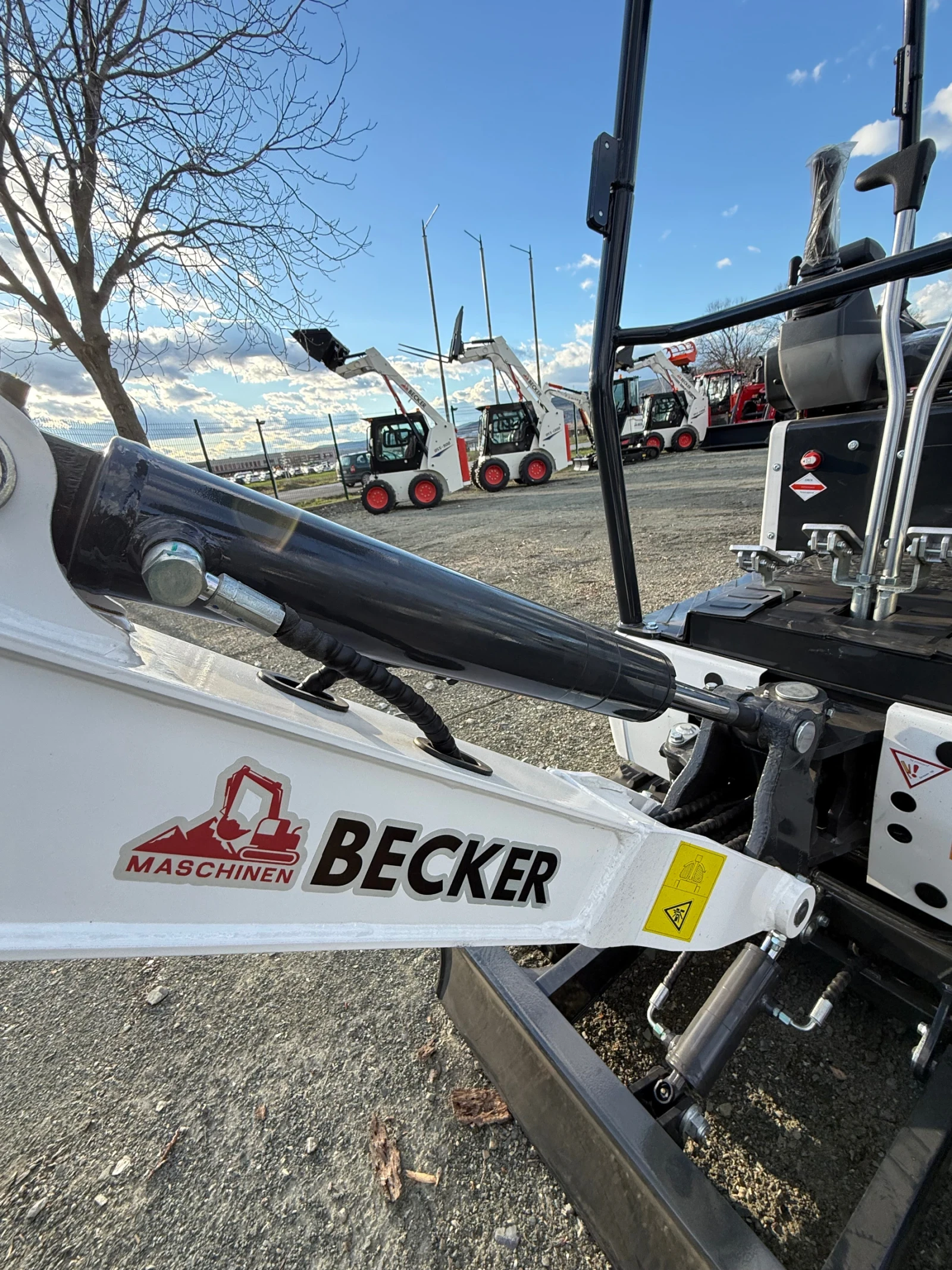 Багер Becker  B11 B-11, снимка 11 - Индустриална техника - 49279942