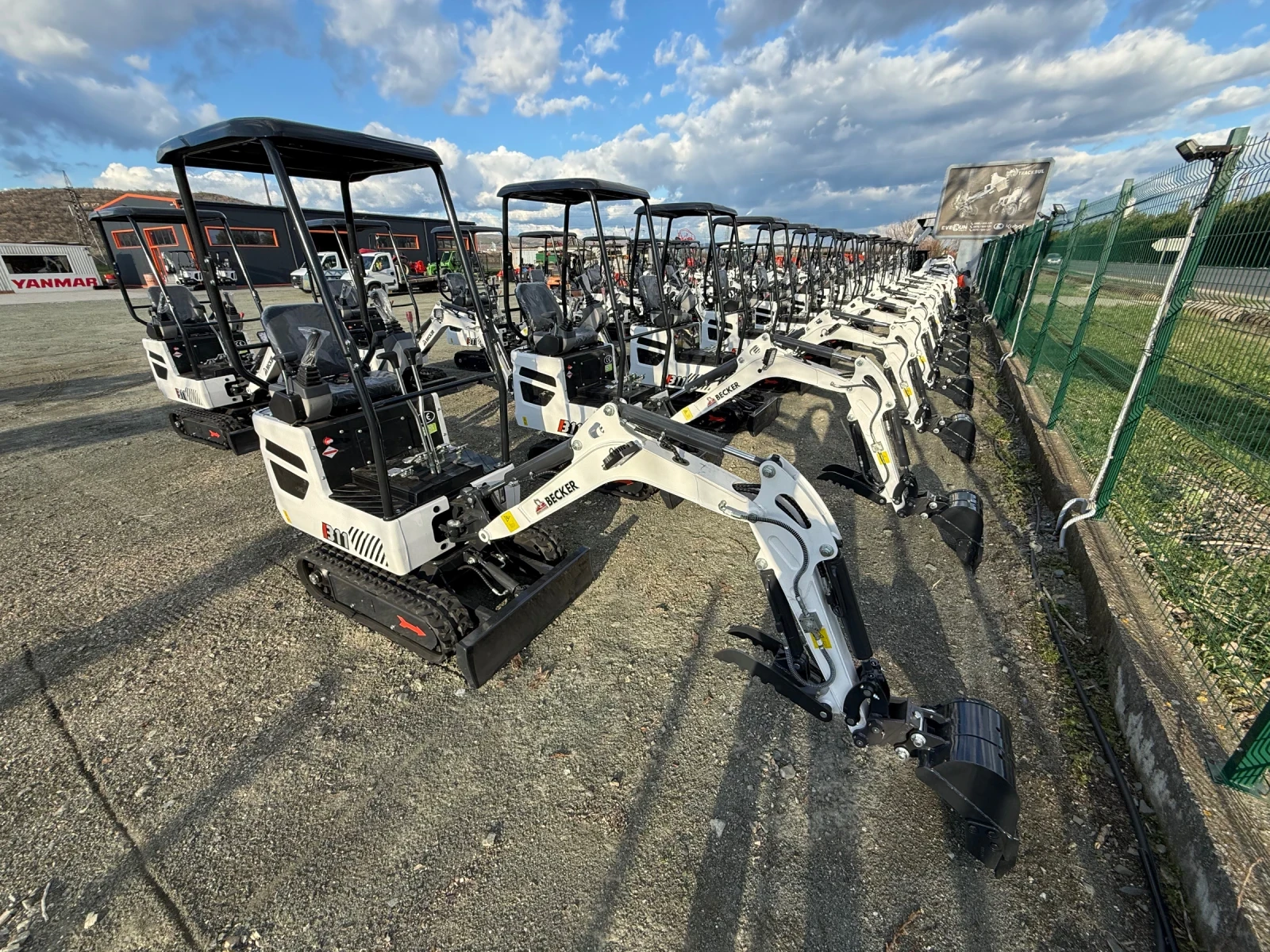 Багер Becker  B11 B-11, снимка 12 - Индустриална техника - 49279942