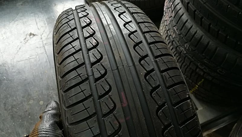 Гуми Летни 205/65R15, снимка 2 - Гуми и джанти - 25464589