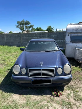 Mercedes-Benz E 200, снимка 1