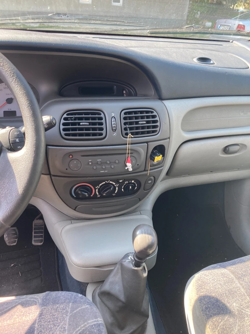 Renault Scenic 2.0, модел RXi, фабрична газ-бензин, снимка 6 - Автомобили и джипове - 47331244