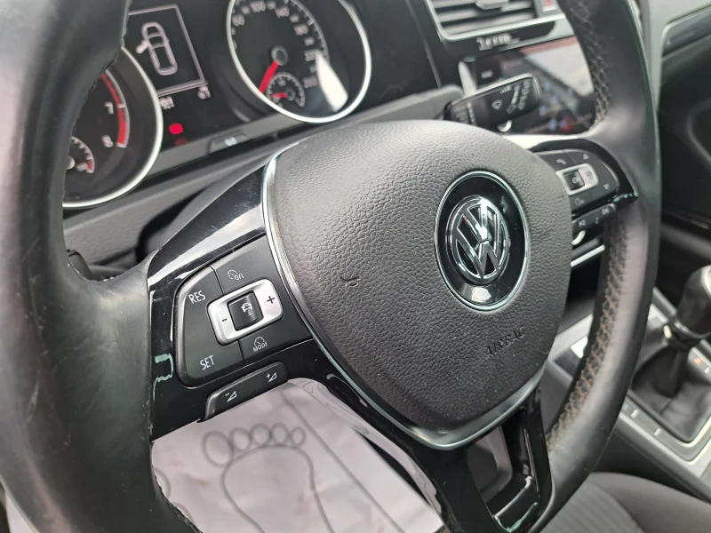 VW Golf 1.0 110ks 7+ , снимка 12 - Автомобили и джипове - 48880863