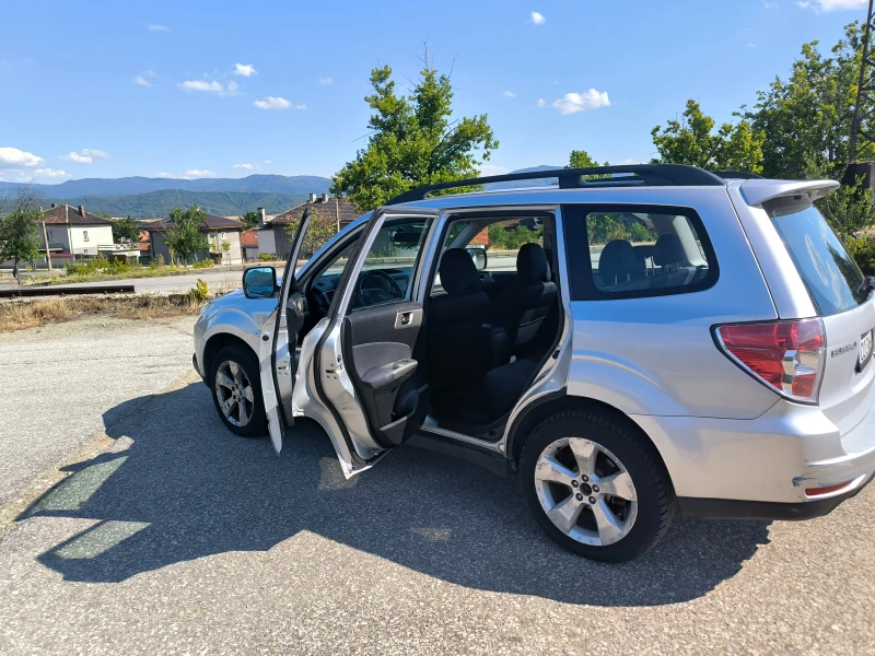Subaru Forester, снимка 2 - Автомобили и джипове - 52368373