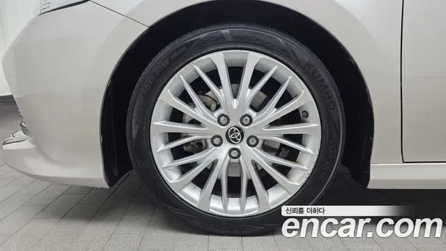 Toyota Camry SUNROOF / LEATHER SEATS / АВТОКРЕДИТ, снимка 5 - Автомобили и джипове - 56067103