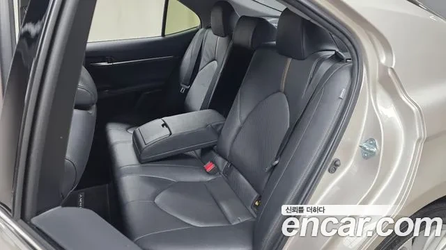 Toyota Camry SUNROOF / LEATHER SEATS / АВТОКРЕДИТ, снимка 13 - Автомобили и джипове - 56067103