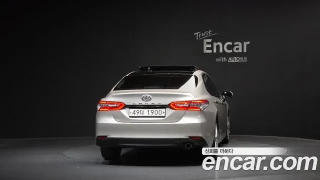 Toyota Camry SUNROOF / LEATHER SEATS / АВТОКРЕДИТ, снимка 4 - Автомобили и джипове - 56067103