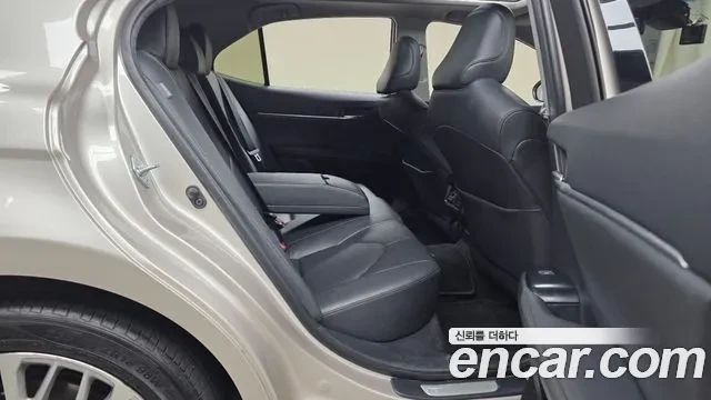 Toyota Camry SUNROOF / LEATHER SEATS / АВТОКРЕДИТ, снимка 12 - Автомобили и джипове - 56067103
