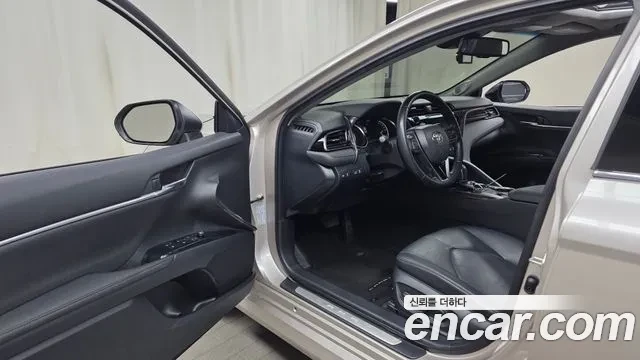 Toyota Camry SUNROOF / LEATHER SEATS / АВТОКРЕДИТ, снимка 11 - Автомобили и джипове - 56067103