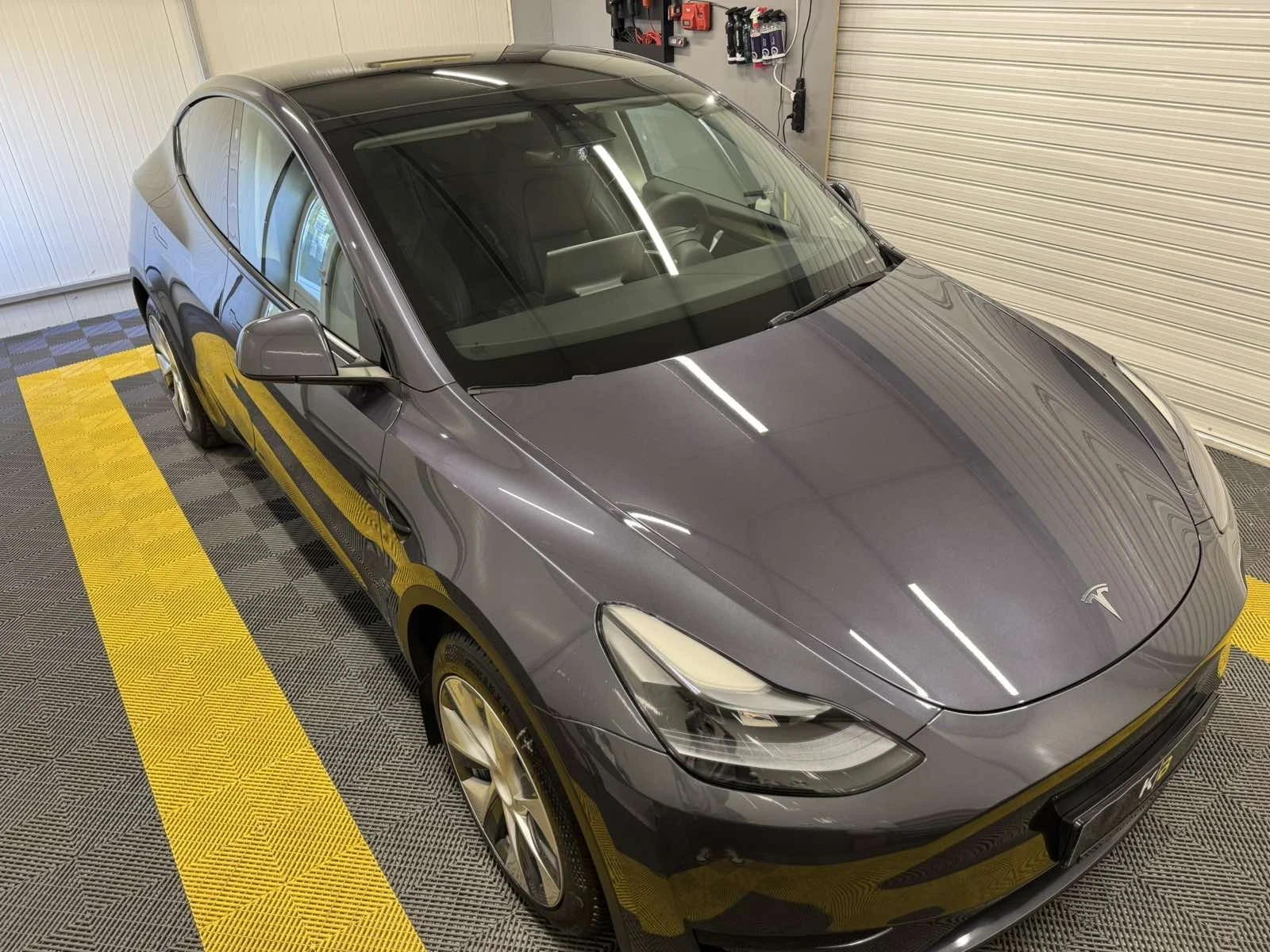 Tesla Model Y RWD, LFP, Premium Sound System - Гаранция до 2031г - изображение 2
