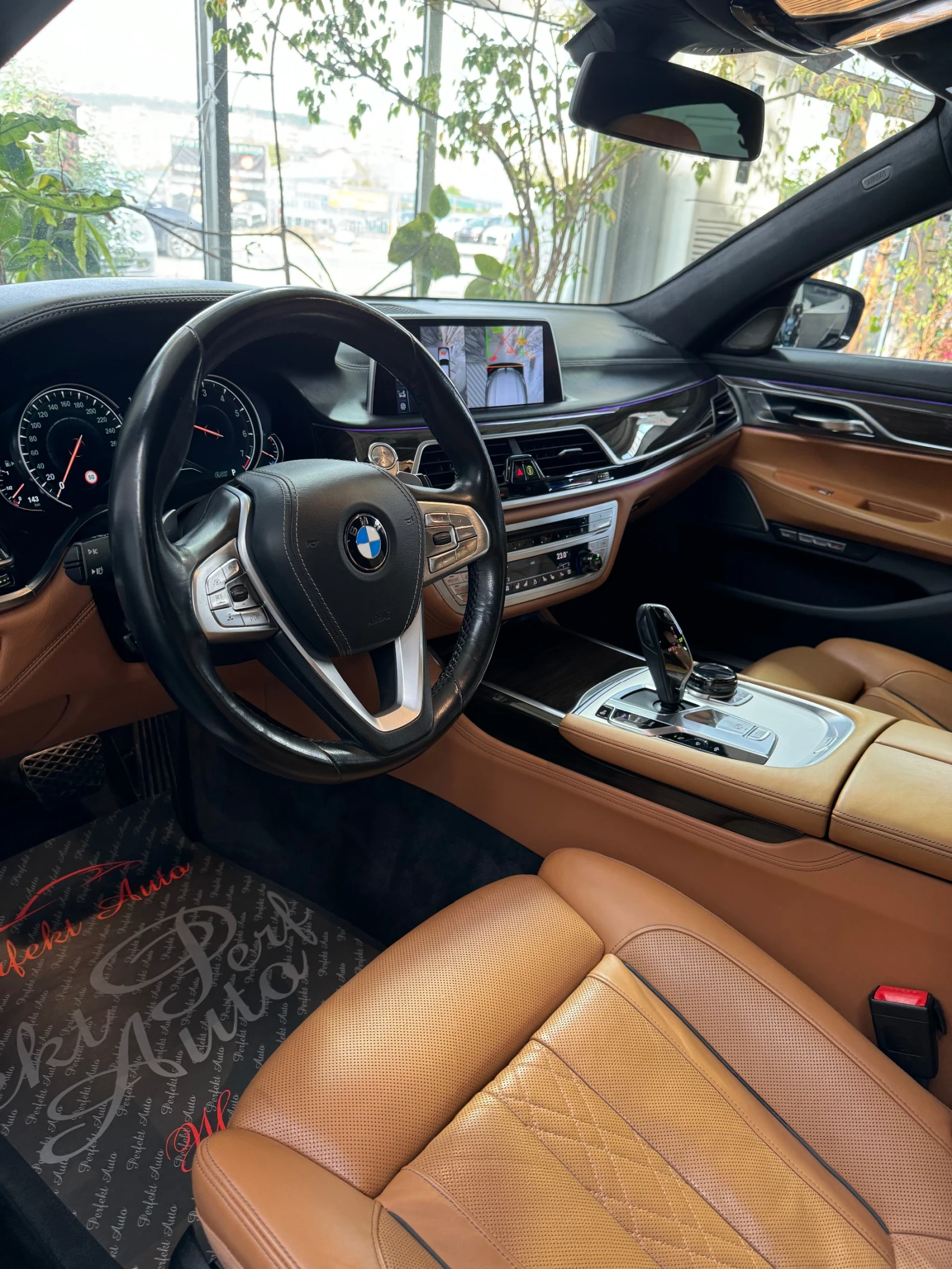 BMW 750 i xDrive * FULL Екстри * HARMAN/KARDON * HEAD UP - изображение 10