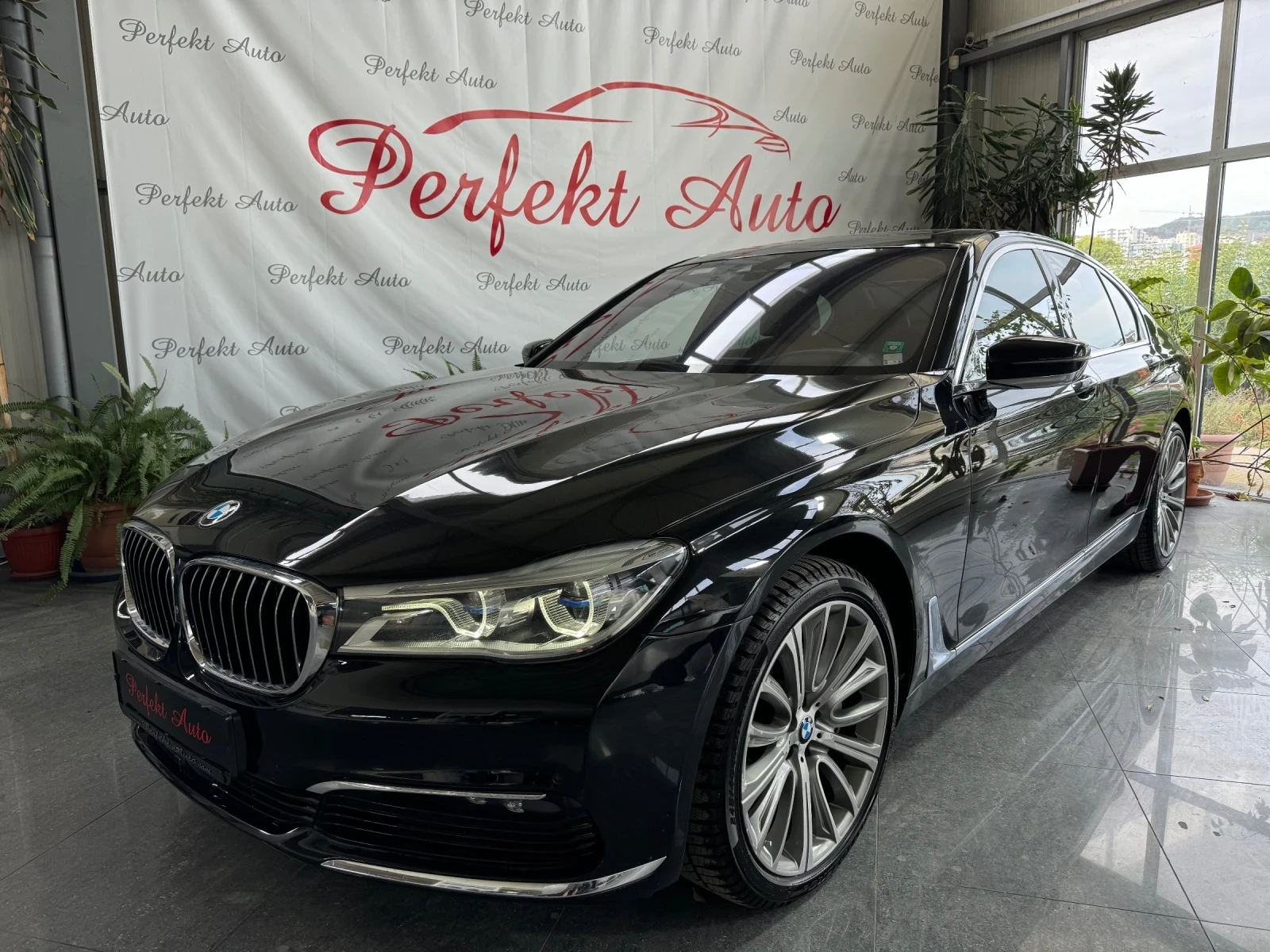 BMW 750 i xDrive * FULL Екстри * HARMAN/KARDON * HEAD UP - [1] 