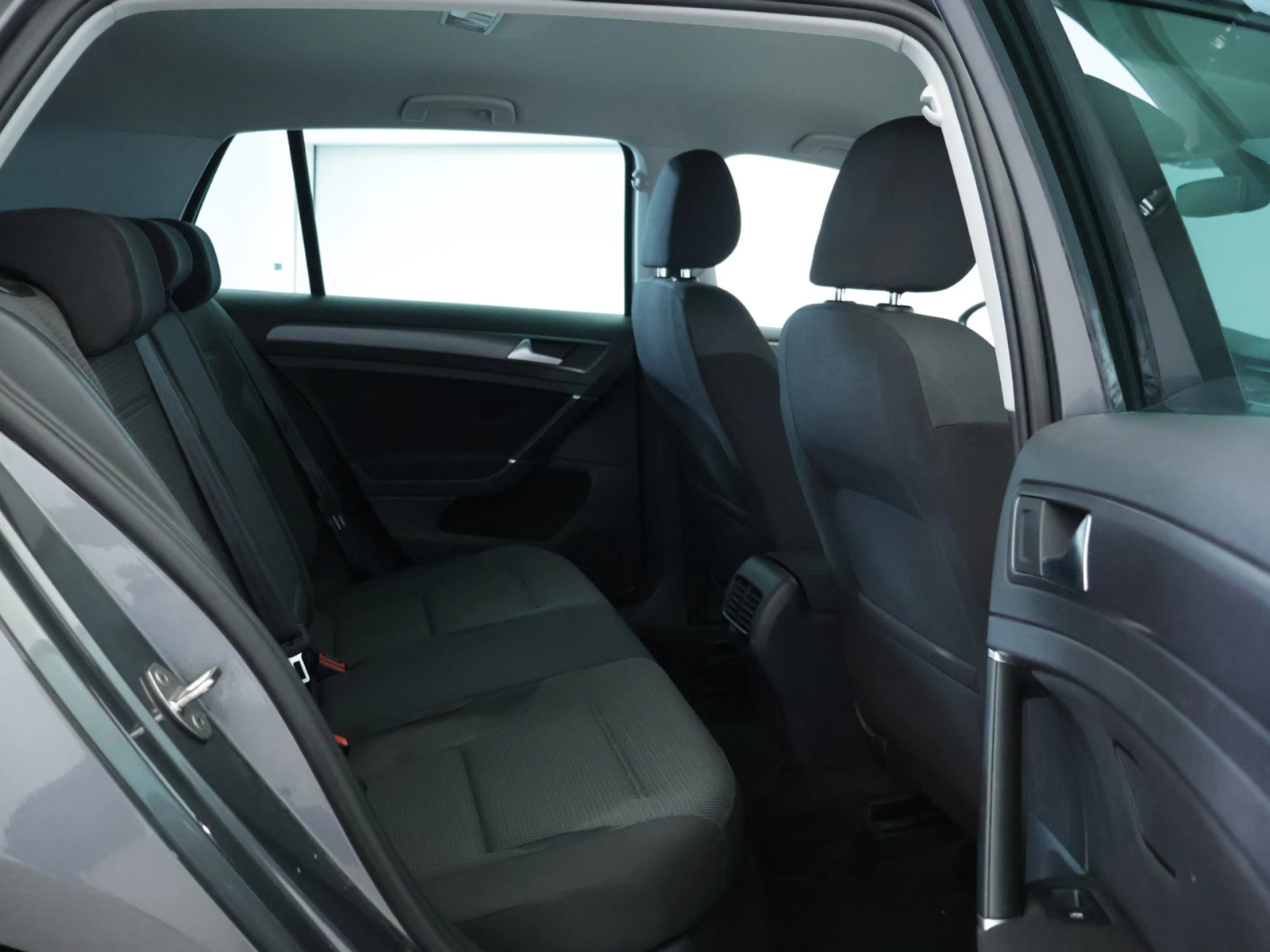 VW Golf 35 kWh, снимка 8 - Автомобили и джипове - 54136291