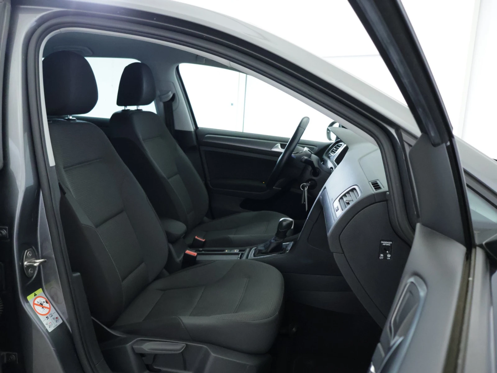 VW Golf 35 kWh, снимка 7 - Автомобили и джипове - 54136291