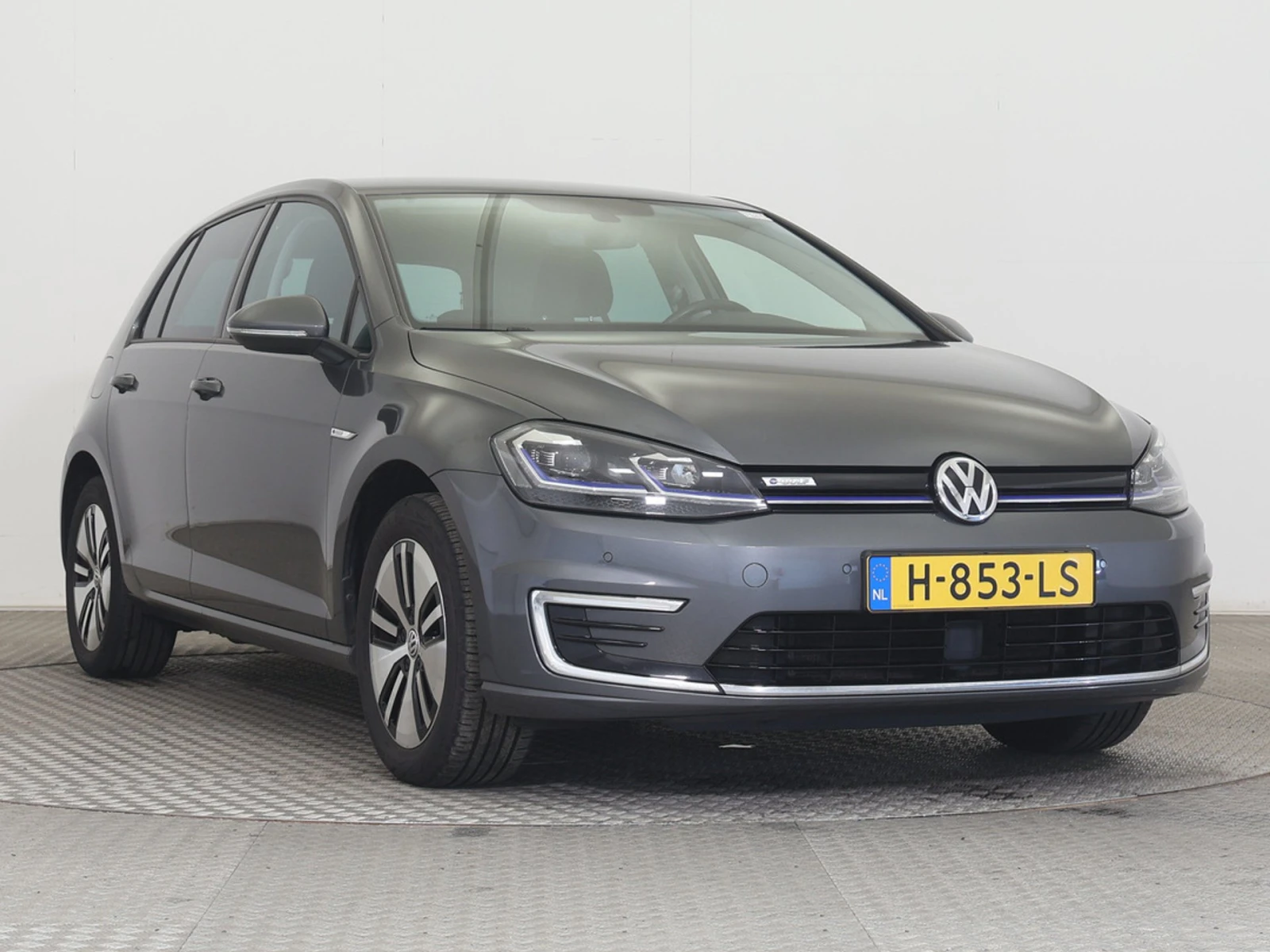 VW Golf 35 kWh | Auto.bg — изображение 1