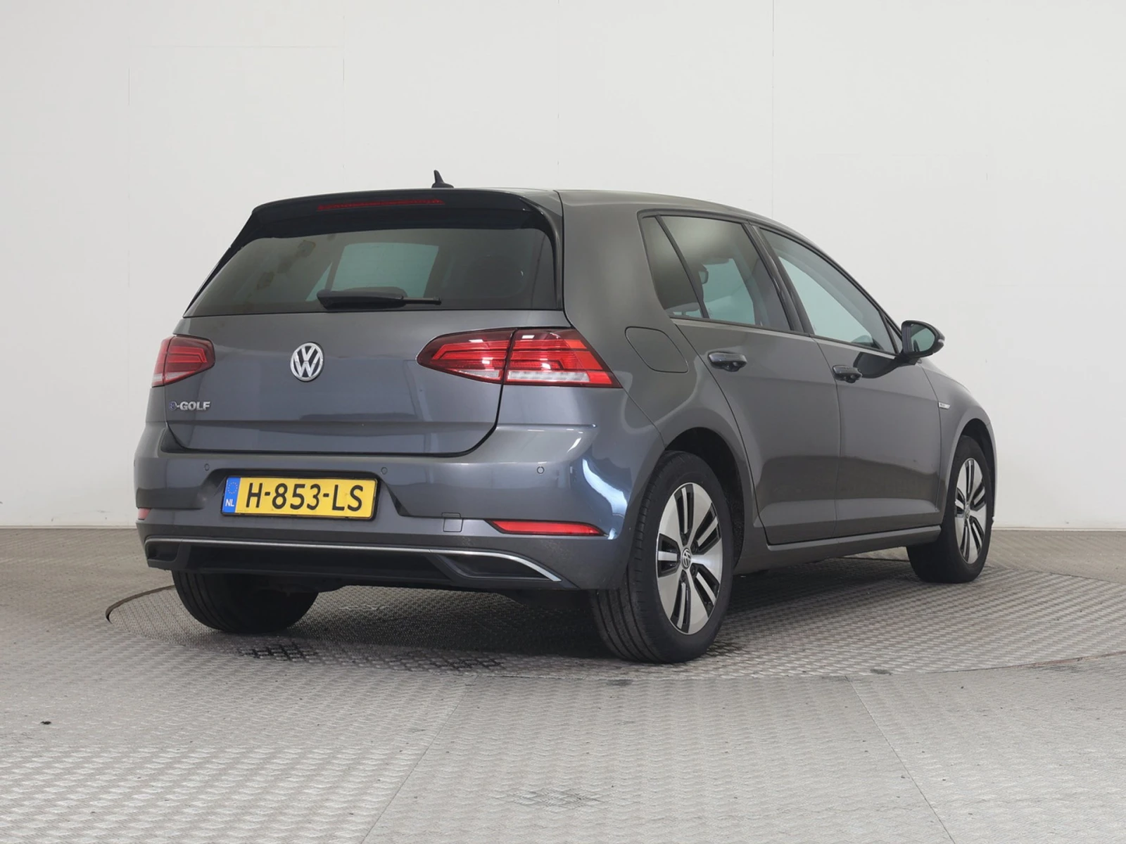 VW Golf 35 kWh, снимка 3 - Автомобили и джипове - 54136291