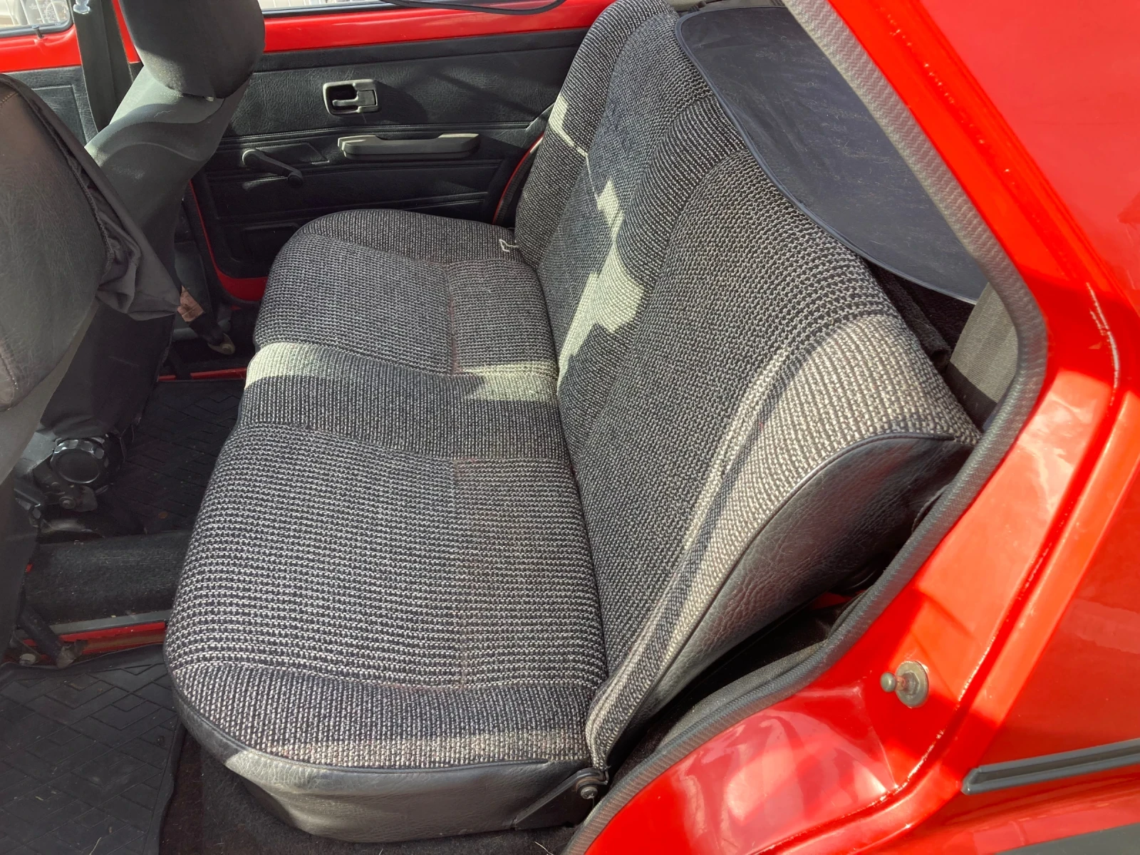 VW Golf 1983 MK1 LX 1.1 4-speed, 4-door TOP, снимка 4 - Автомобили и джипове - 55194356