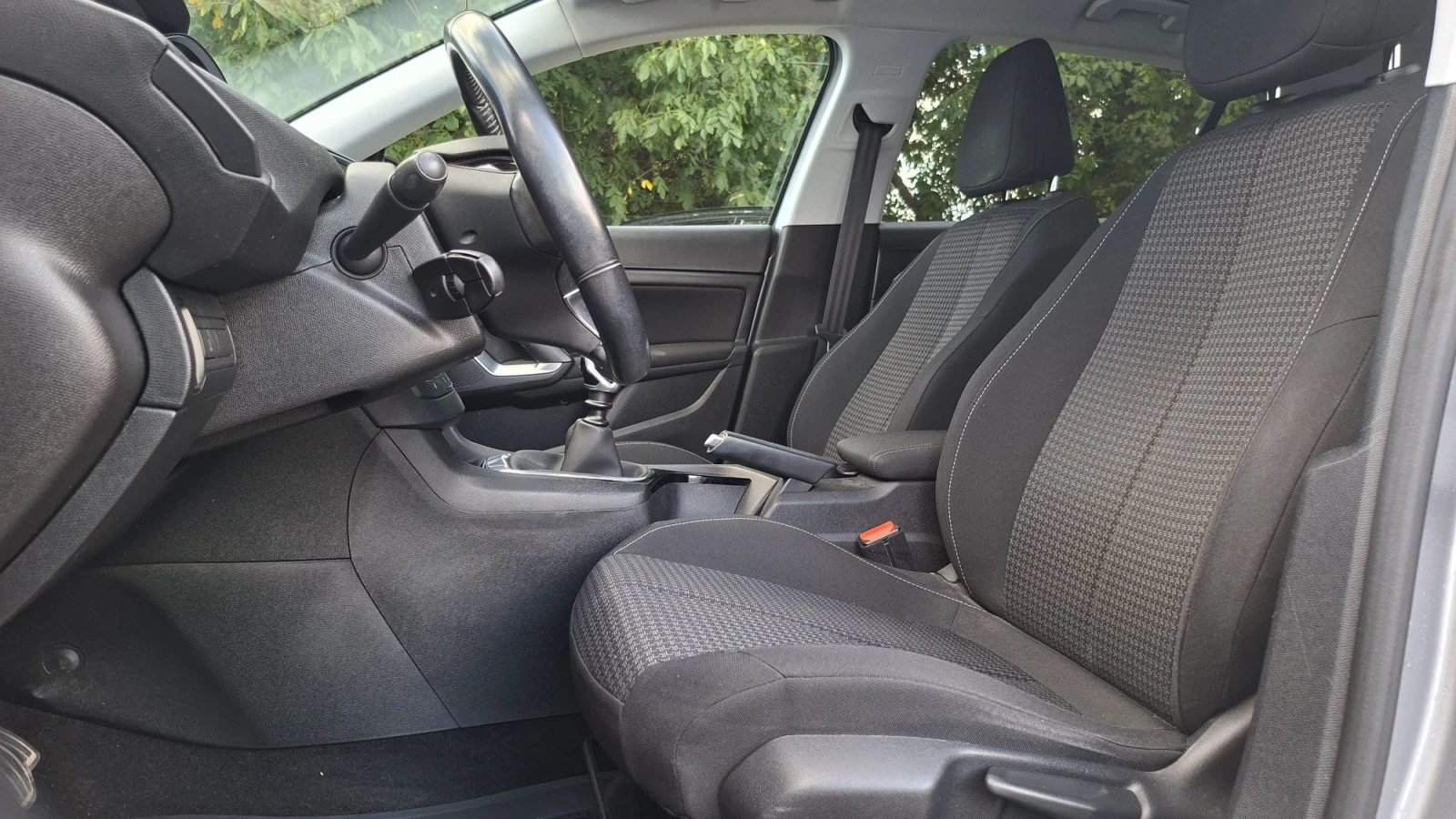Peugeot 308 1.5 Blue HDI 130kc, снимка 9 - Автомобили и джипове - 55966850
