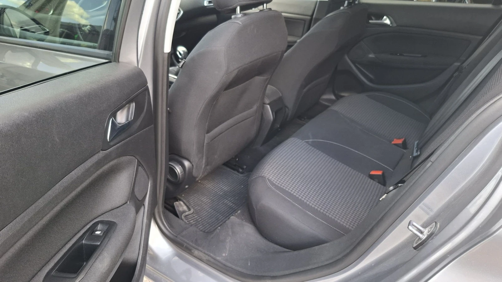 Peugeot 308 1.5 Blue HDI 130kc, снимка 12 - Автомобили и джипове - 55966850