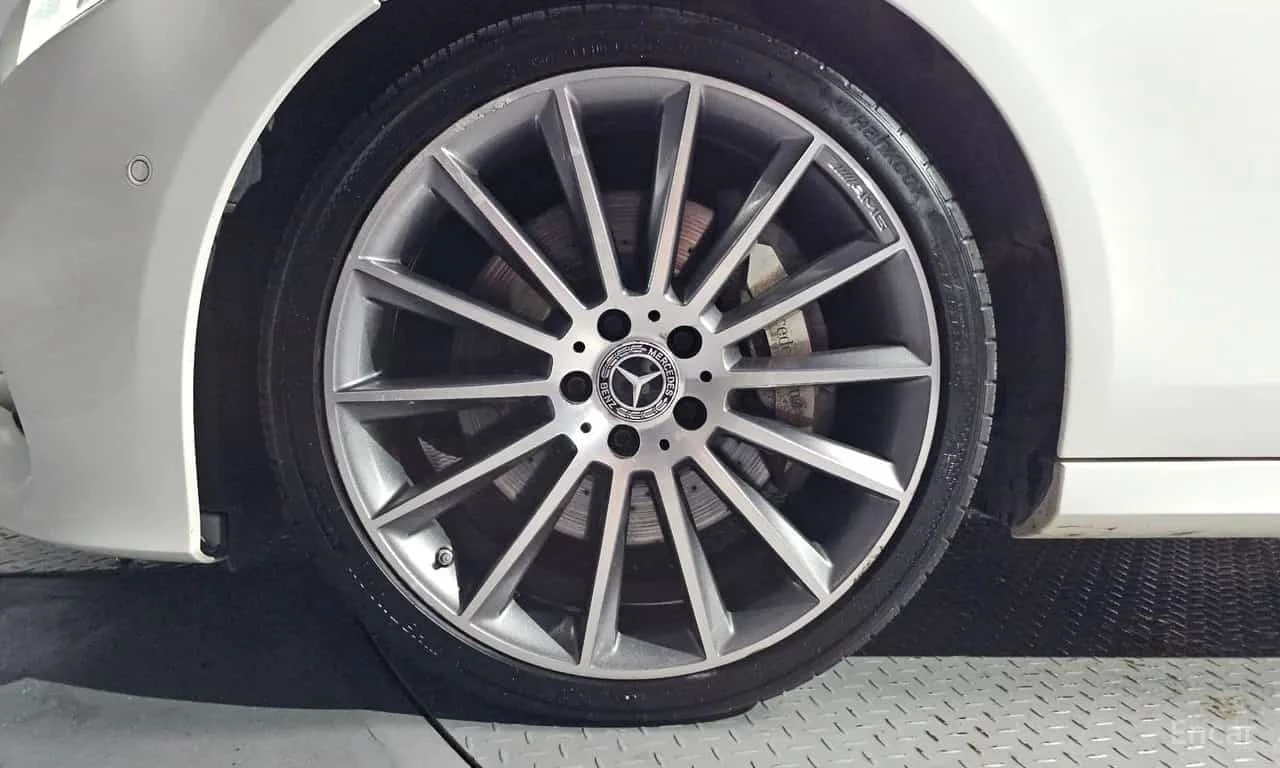 Mercedes-Benz E 300 * E300 4MATIC AMG Line * , снимка 5 - Автомобили и джипове - 56735734