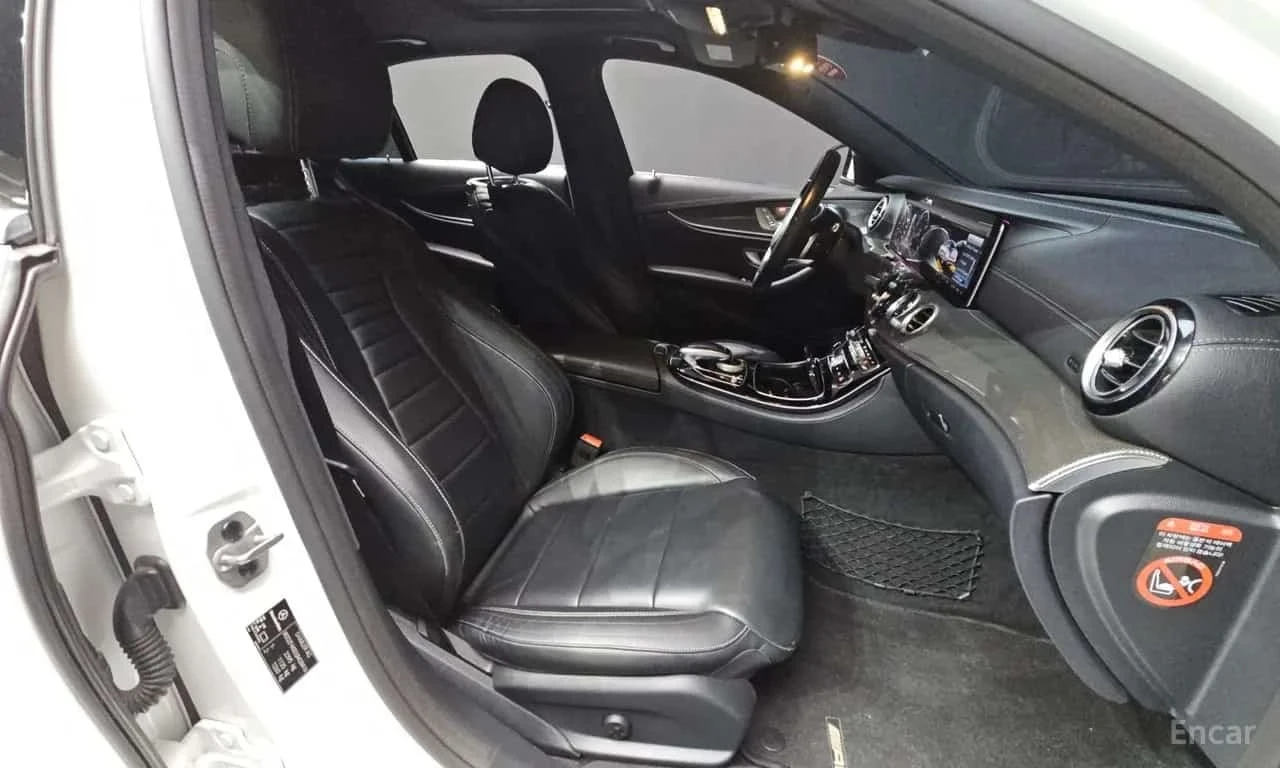 Mercedes-Benz E 300 * E300 4MATIC AMG Line * , снимка 11 - Автомобили и джипове - 56735734