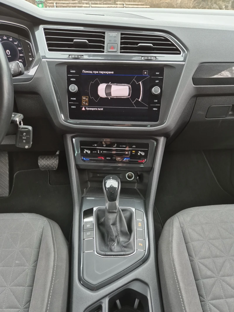 VW Tiguan 2.0TDI Face Digital Distr LED Assist, снимка 15 - Автомобили и джипове - 53274221