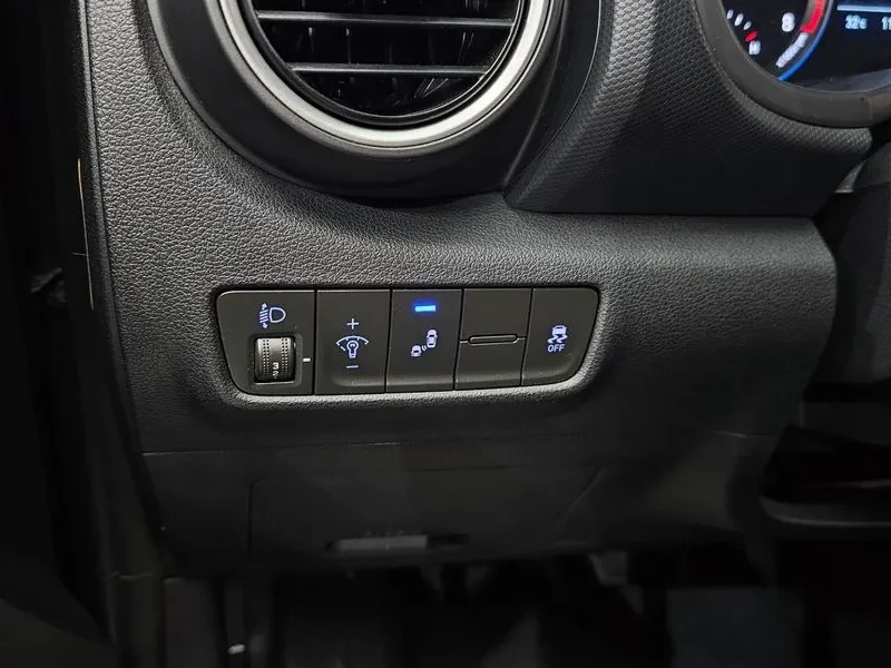 Hyundai Kona 1.6 - САМО 30% АВАНС, снимка 16 - Автомобили и джипове - 56305084