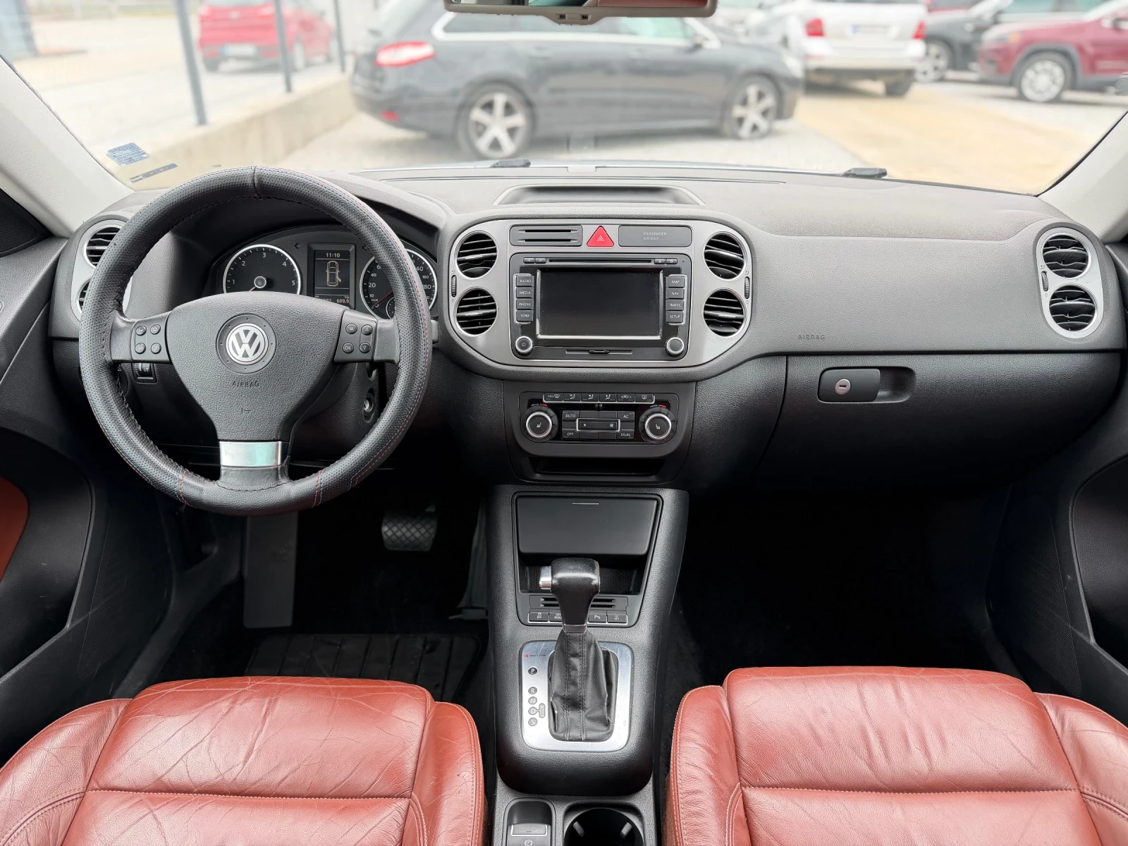 VW Tiguan 2.0 TDI / 4 Motion / AVTOMAT / PANORAMA, снимка 9 - Автомобили и джипове - 54412446